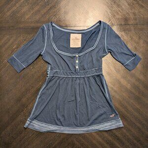 Hollister Navy Blue Flowy Fit Top – Size L, Cute & Comfy
